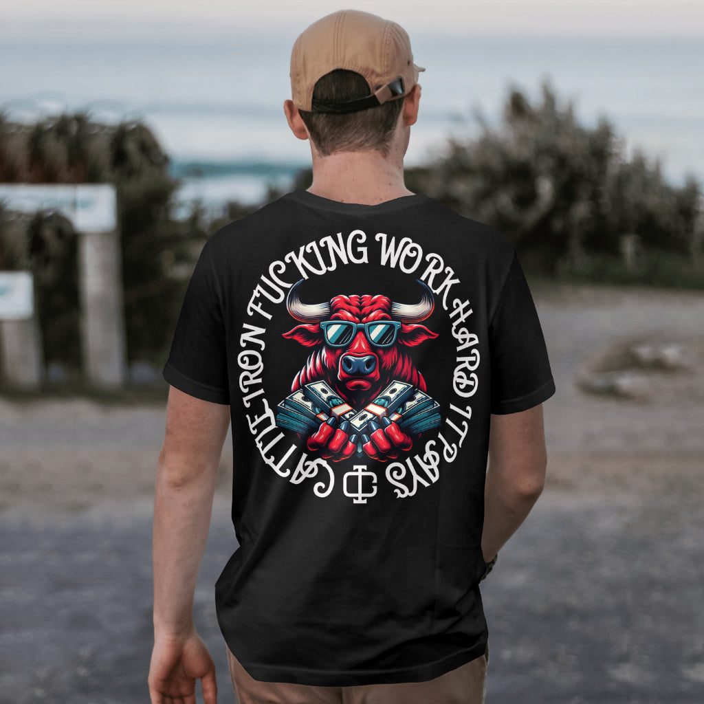 Camiseta "El ganado trabaja duro"